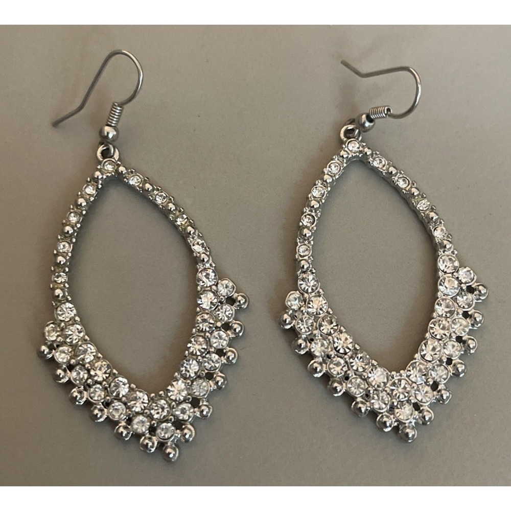 Vintage Tear Drop Shaped Silver Toned Rhinestone Earrings‎ Dangle Pierced